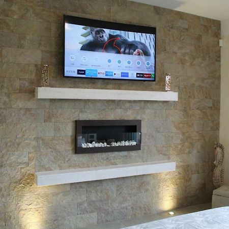 Villa Martina Luxury Rooms เดเซนซาโนเดลการ์ดา ภายนอก รูปภาพ