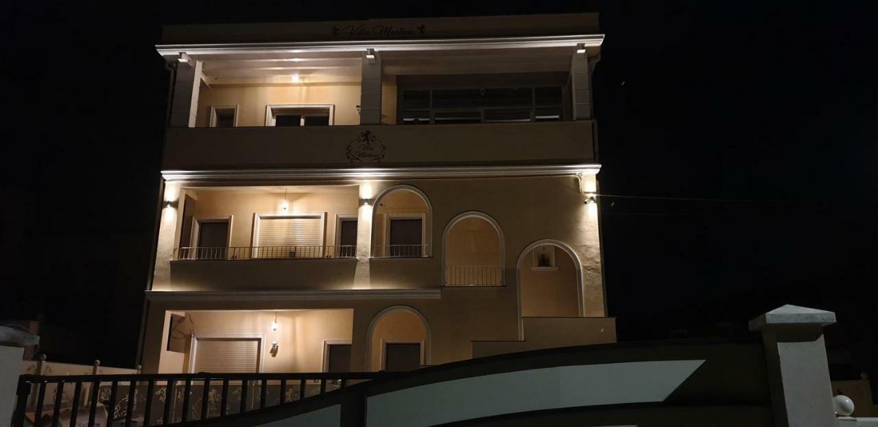 Villa Martina Luxury Rooms เดเซนซาโนเดลการ์ดา ภายนอก รูปภาพ