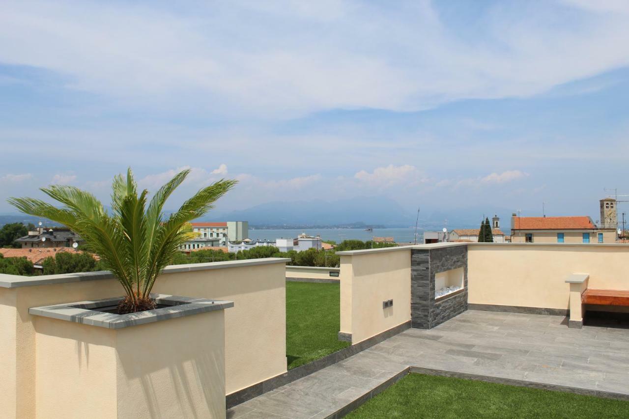 Villa Martina Luxury Rooms เดเซนซาโนเดลการ์ดา ภายนอก รูปภาพ
